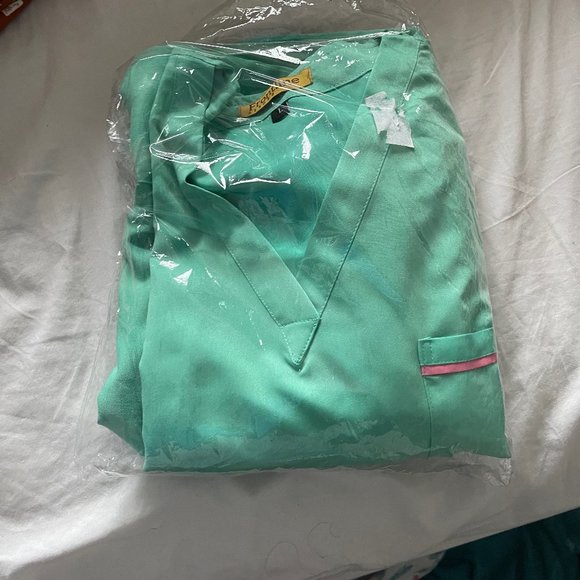 NWOT: 2-PIECE FRONTLINE SCRUB SUITS - Picture 2 of 6